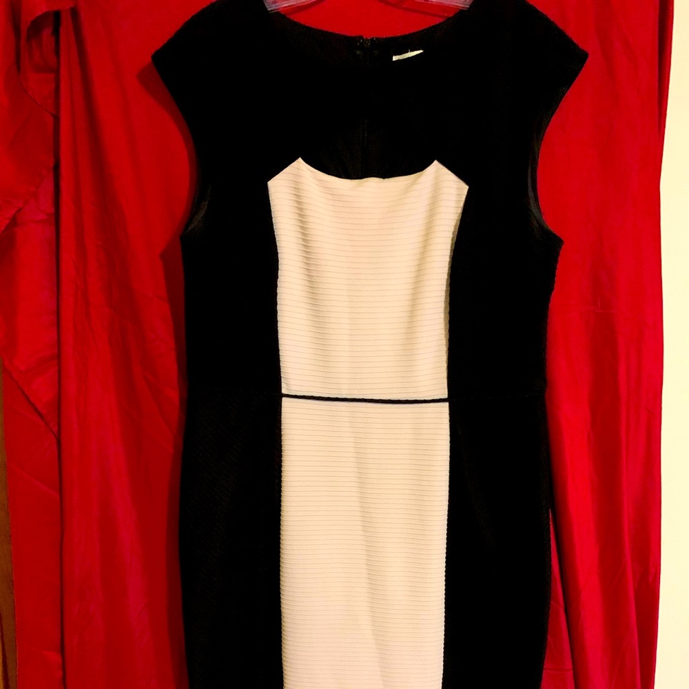 Black/beige keyhole dress